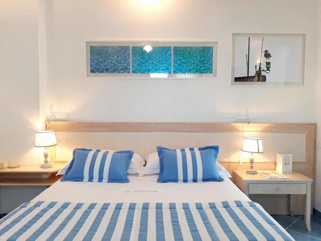 Guest room with queen bed at Hotel Aurora, Sperlonga.